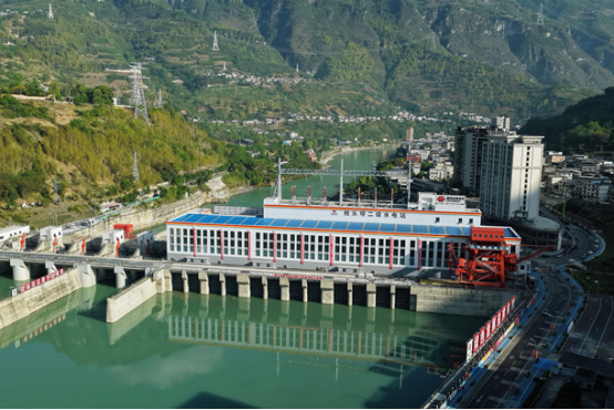 国家能源集团大渡河枕头坝二级水电站首台机组并网发电